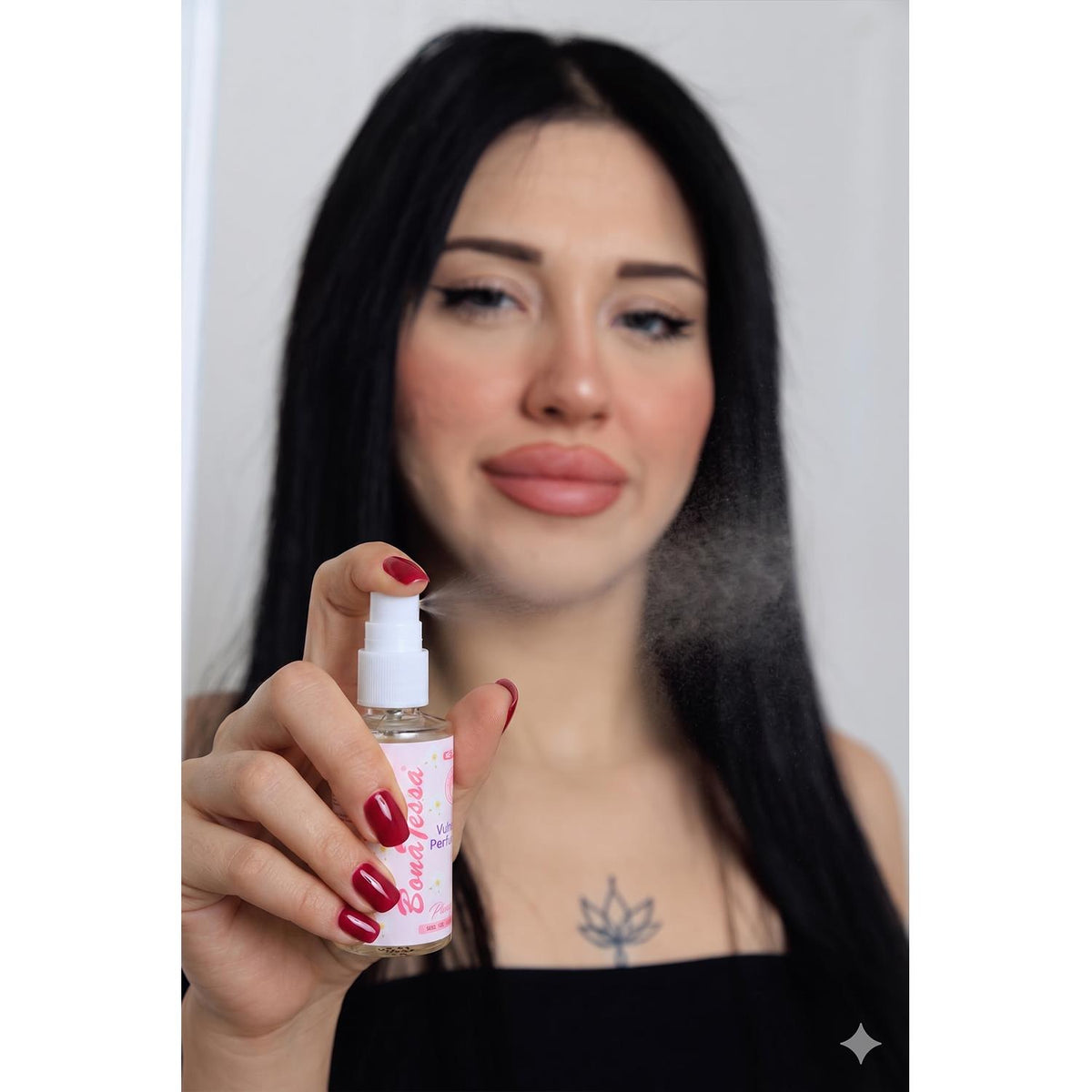 BonaTessa Peony Vulva Parfümü – Kadınlara Özel Dış Genital Bölge Parfümü Alkolsüz Su Bazlı – Çiçeksi Şakayık, Yeşil ve Misk N